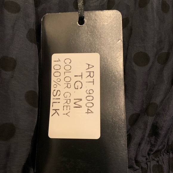 Silk grey dress with black polka dots. - Picture 3 of 7